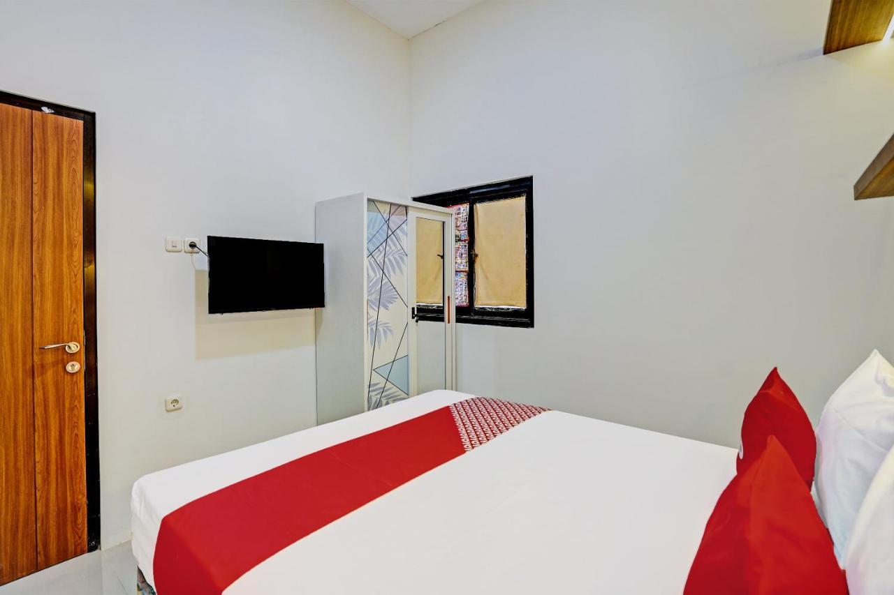 Oyo 92435 Sunlo Cozy Home Family Homestay Syariah สุราบายา ภายนอก รูปภาพ