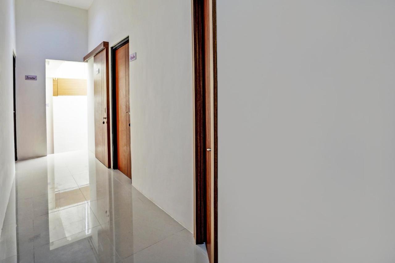 Oyo 92435 Sunlo Cozy Home Family Homestay Syariah สุราบายา ภายนอก รูปภาพ