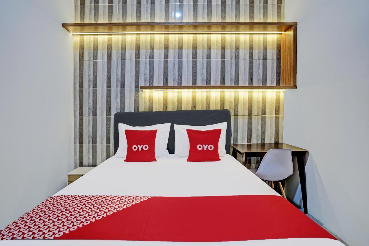 Oyo 92435 Sunlo Cozy Home Family Homestay Syariah สุราบายา ภายนอก รูปภาพ