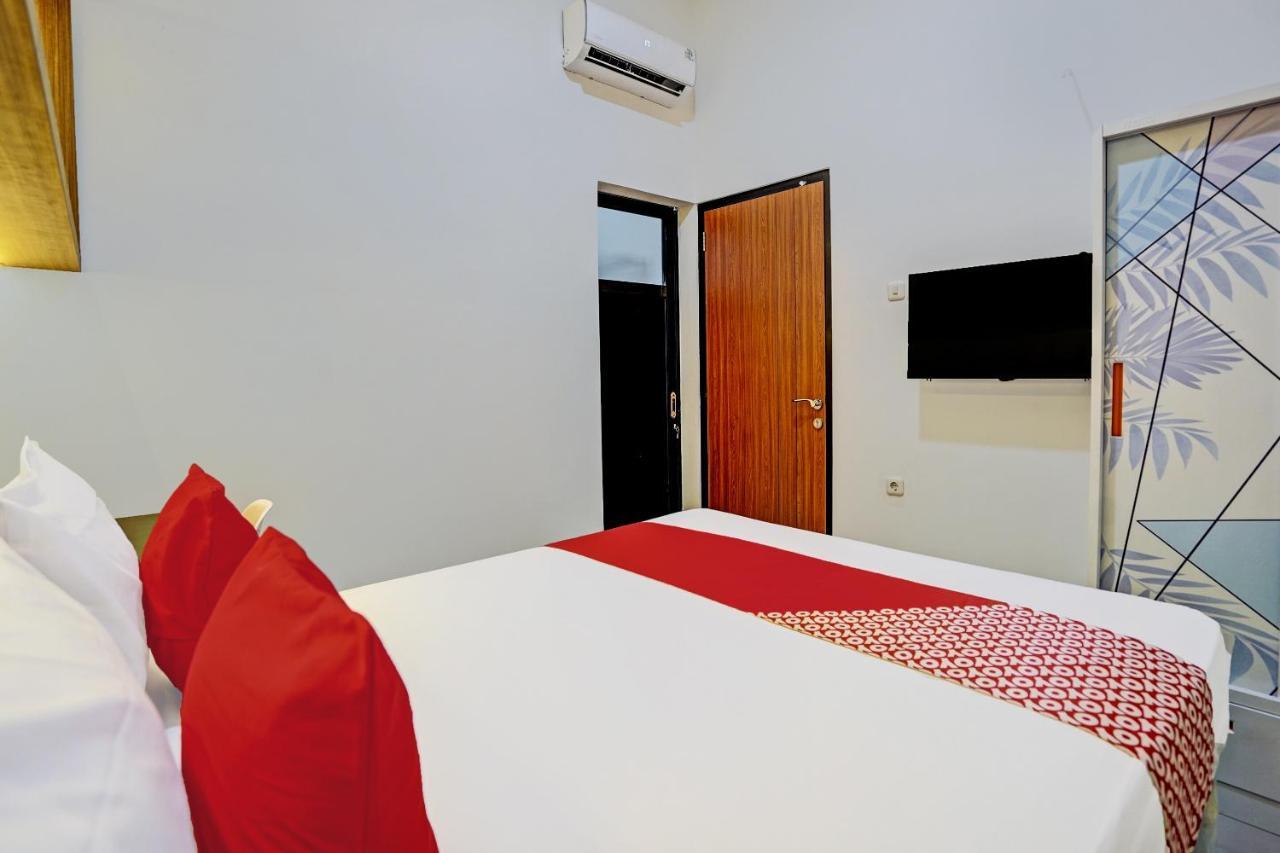 Oyo 92435 Sunlo Cozy Home Family Homestay Syariah สุราบายา ภายนอก รูปภาพ