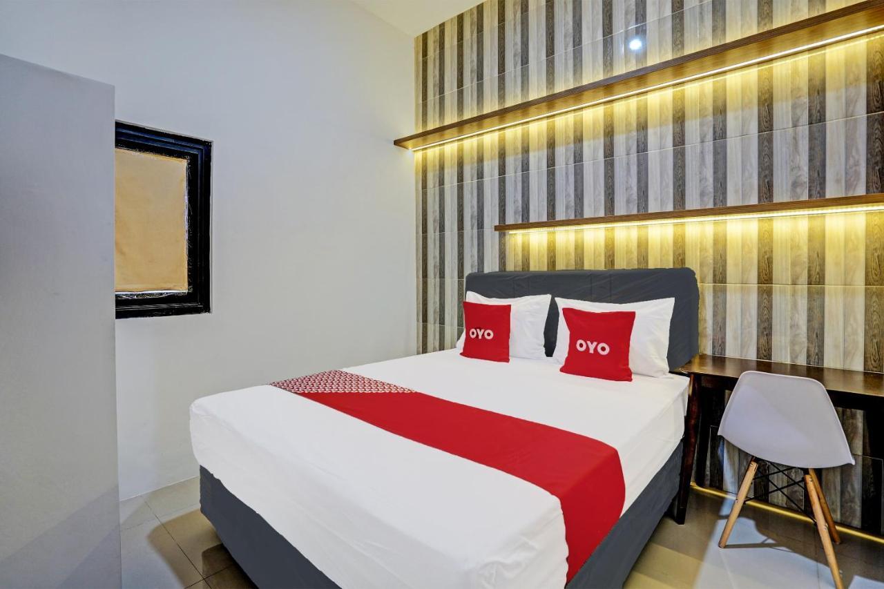 Oyo 92435 Sunlo Cozy Home Family Homestay Syariah สุราบายา ภายนอก รูปภาพ