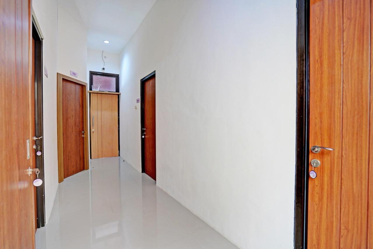 Oyo 92435 Sunlo Cozy Home Family Homestay Syariah สุราบายา ภายนอก รูปภาพ