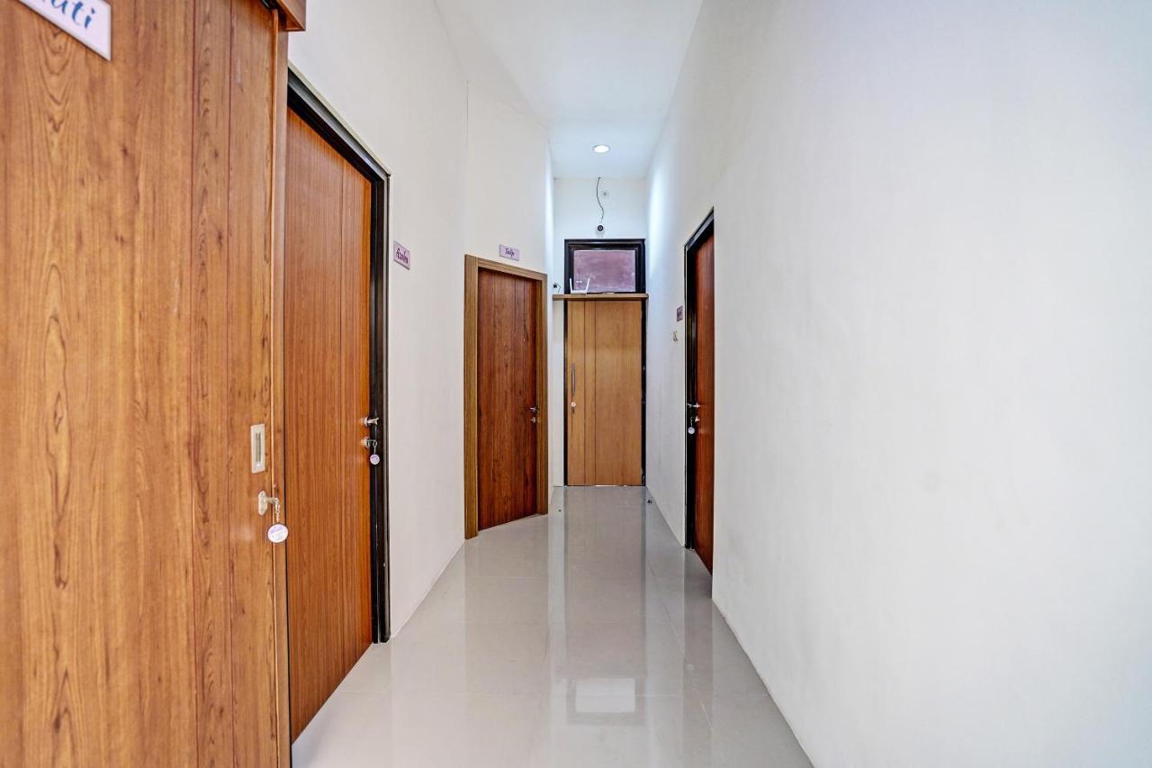Oyo 92435 Sunlo Cozy Home Family Homestay Syariah สุราบายา ภายนอก รูปภาพ
