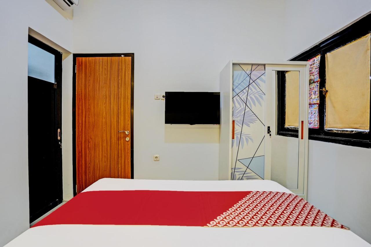 Oyo 92435 Sunlo Cozy Home Family Homestay Syariah สุราบายา ภายนอก รูปภาพ
