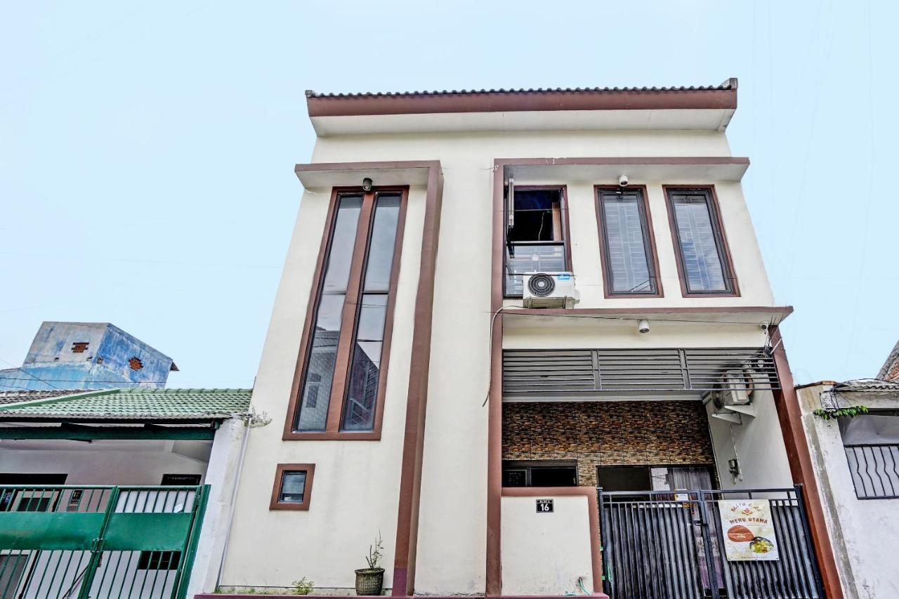 Oyo 92435 Sunlo Cozy Home Family Homestay Syariah สุราบายา ภายนอก รูปภาพ