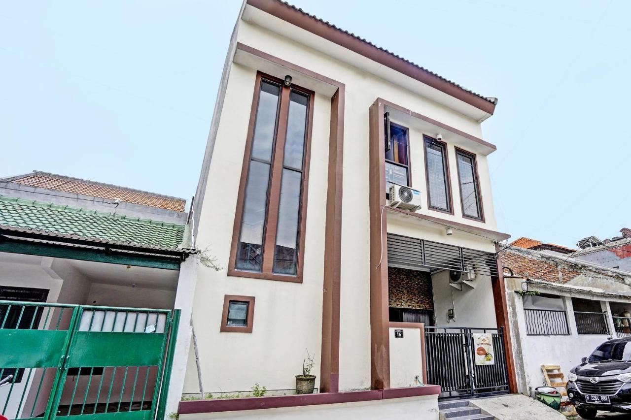 Oyo 92435 Sunlo Cozy Home Family Homestay Syariah สุราบายา ภายนอก รูปภาพ